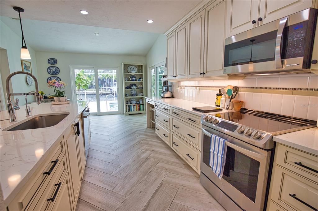 En Venta: $749,900 (3 camas, 2 baños, 2227 Pies cuadrados)