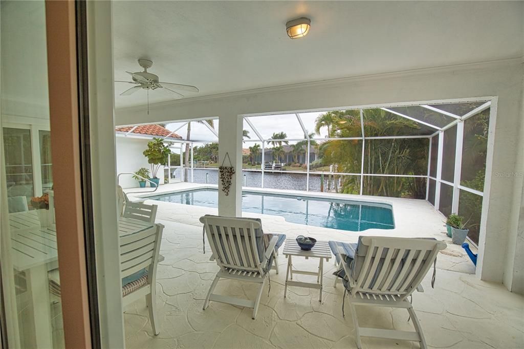 En Venta: $749,900 (3 camas, 2 baños, 2227 Pies cuadrados)