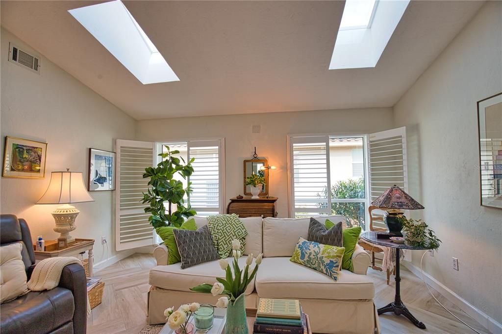 En Venta: $749,900 (3 camas, 2 baños, 2227 Pies cuadrados)