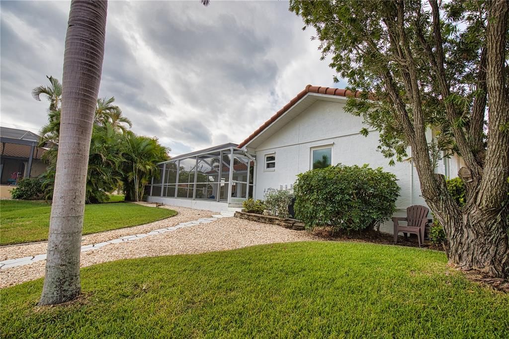 En Venta: $749,900 (3 camas, 2 baños, 2227 Pies cuadrados)