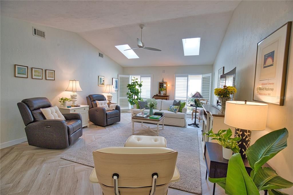 En Venta: $749,900 (3 camas, 2 baños, 2227 Pies cuadrados)