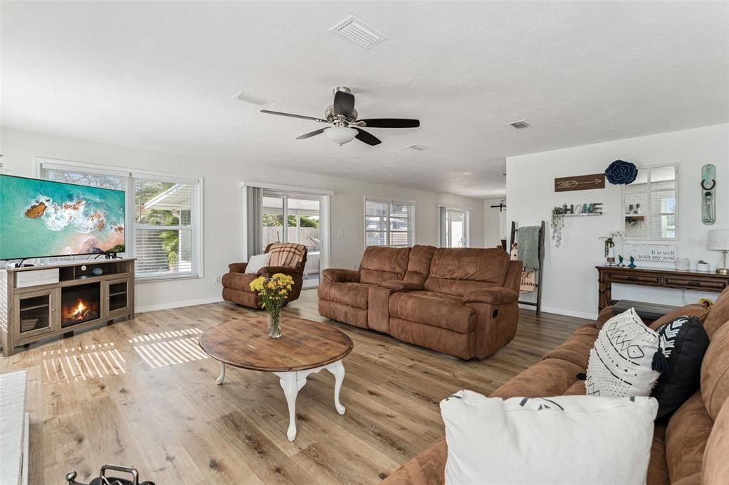 待售: $465,000 (4 贝兹, 3 浴室, 2497 平方英尺)