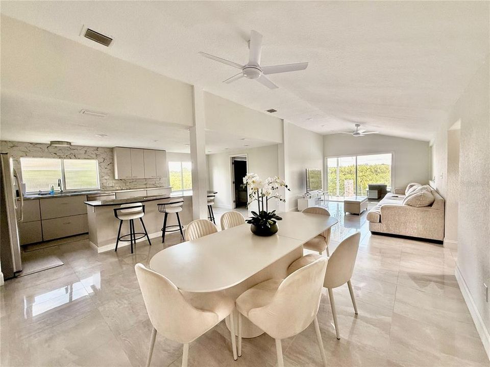 待售: $875,000 (5 贝兹, 4 浴室, 2712 平方英尺)