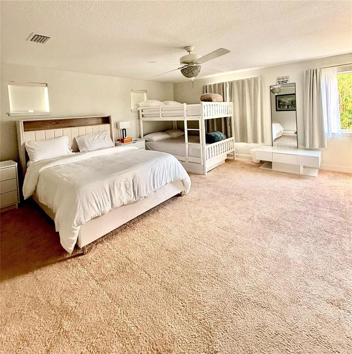 待售: $875,000 (5 贝兹, 4 浴室, 2712 平方英尺)