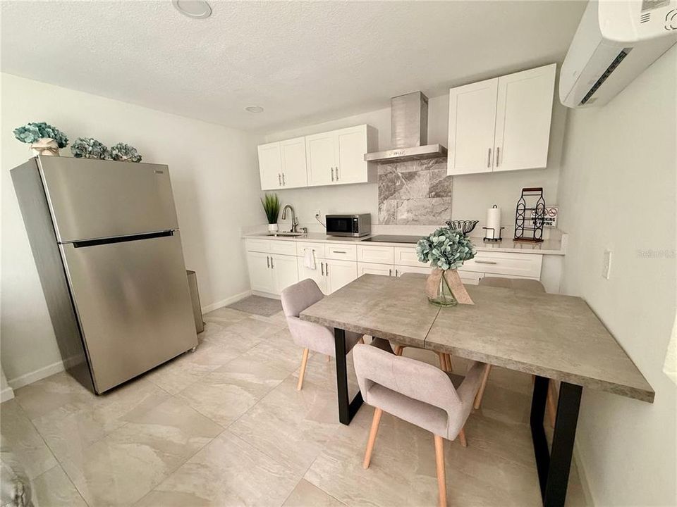 待售: $875,000 (5 贝兹, 4 浴室, 2712 平方英尺)