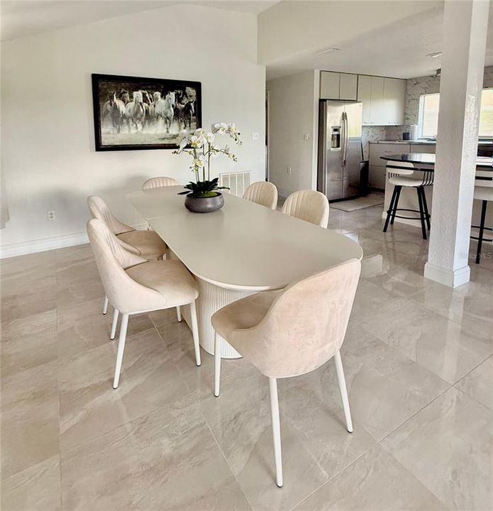 待售: $875,000 (5 贝兹, 4 浴室, 2712 平方英尺)