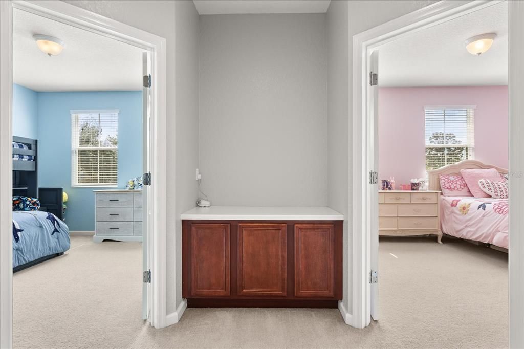 Под контрактом: $795,000 (5 спален, 5 ванн, 3600 Квадратных фут)