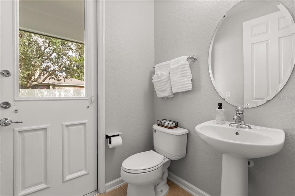 Под контрактом: $795,000 (5 спален, 5 ванн, 3600 Квадратных фут)