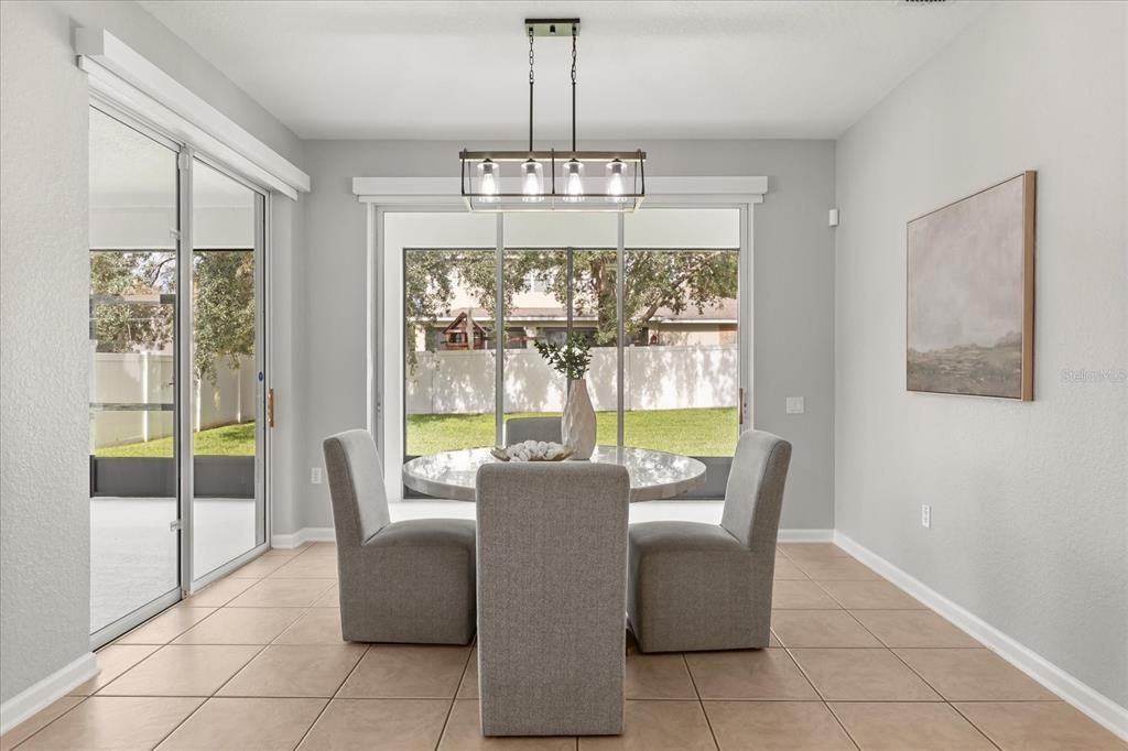 Под контрактом: $795,000 (5 спален, 5 ванн, 3600 Квадратных фут)