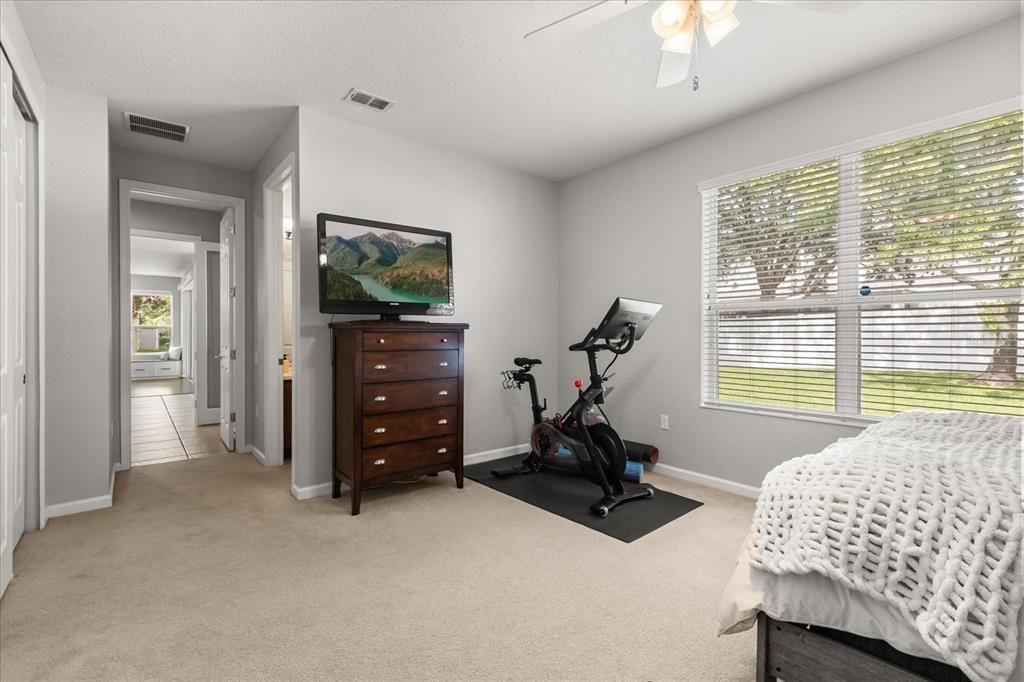 Под контрактом: $795,000 (5 спален, 5 ванн, 3600 Квадратных фут)