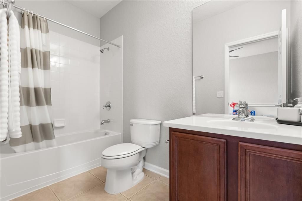 Под контрактом: $795,000 (5 спален, 5 ванн, 3600 Квадратных фут)