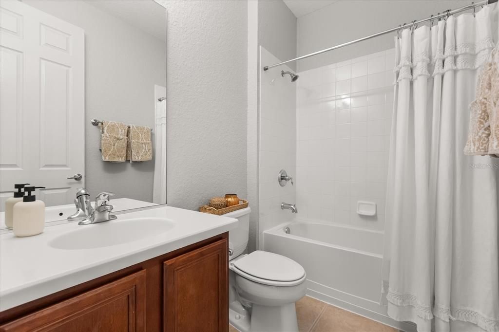 Под контрактом: $795,000 (5 спален, 5 ванн, 3600 Квадратных фут)