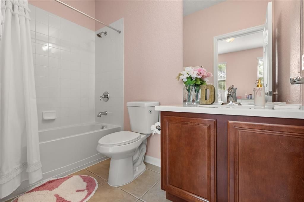 Под контрактом: $795,000 (5 спален, 5 ванн, 3600 Квадратных фут)