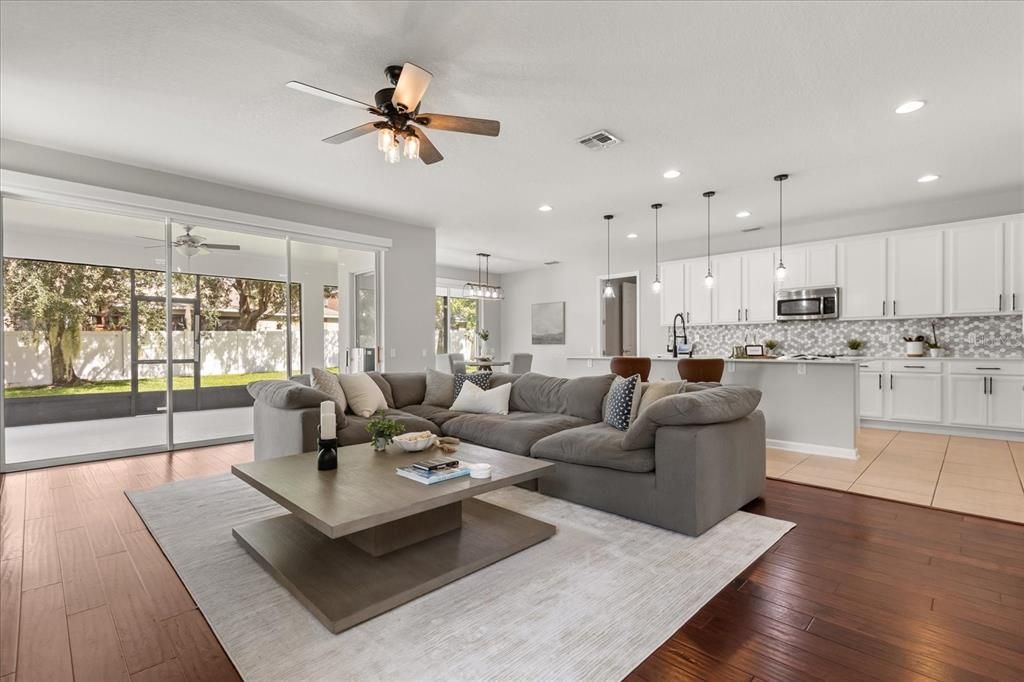 Под контрактом: $795,000 (5 спален, 5 ванн, 3600 Квадратных фут)