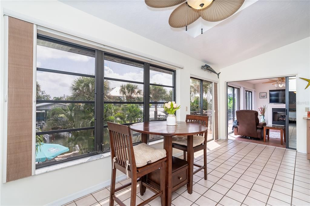 En Venta: $1,295,000 (3 camas, 3 baños, 2520 Pies cuadrados)