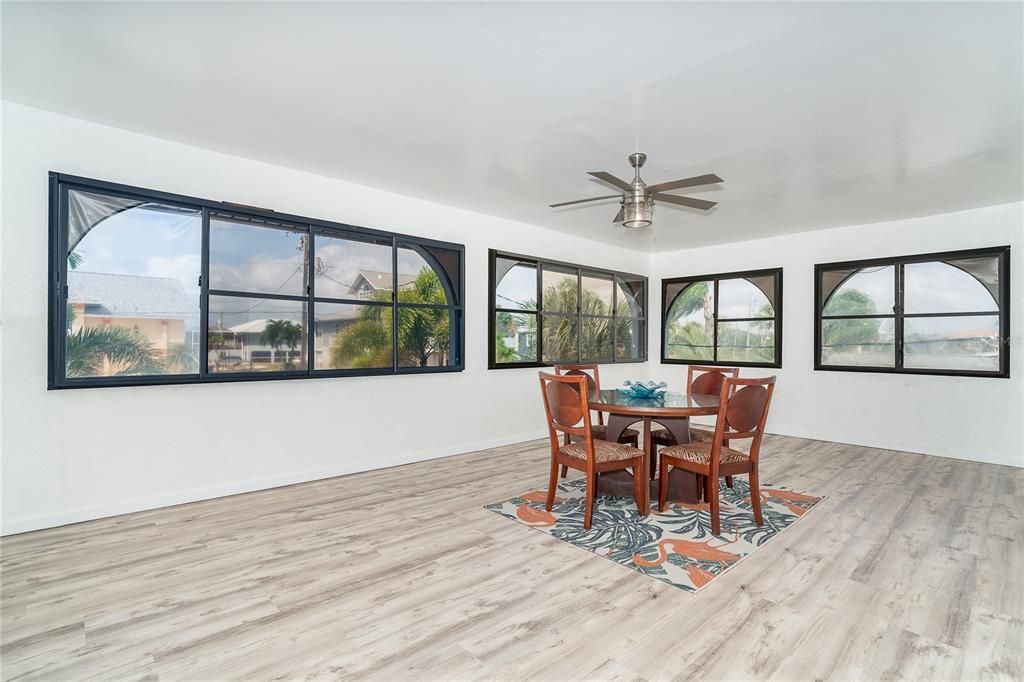 En Venta: $1,295,000 (3 camas, 3 baños, 2520 Pies cuadrados)