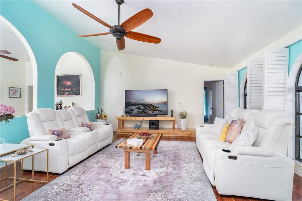 En Venta: $1,295,000 (3 camas, 3 baños, 2520 Pies cuadrados)