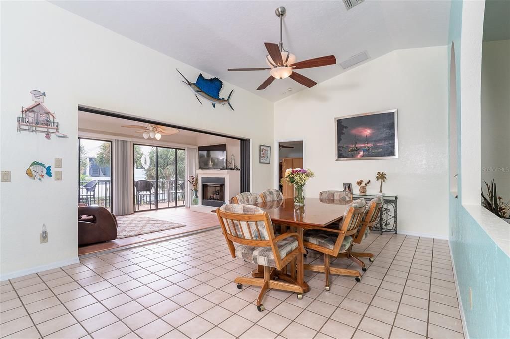 En Venta: $1,295,000 (3 camas, 3 baños, 2520 Pies cuadrados)