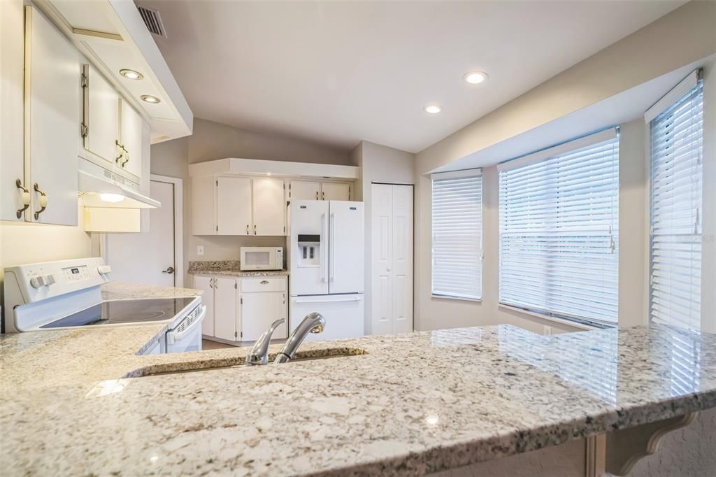 Active With Contract: $199,900 (2 beds, 2 baths, 1232 Square Feet)