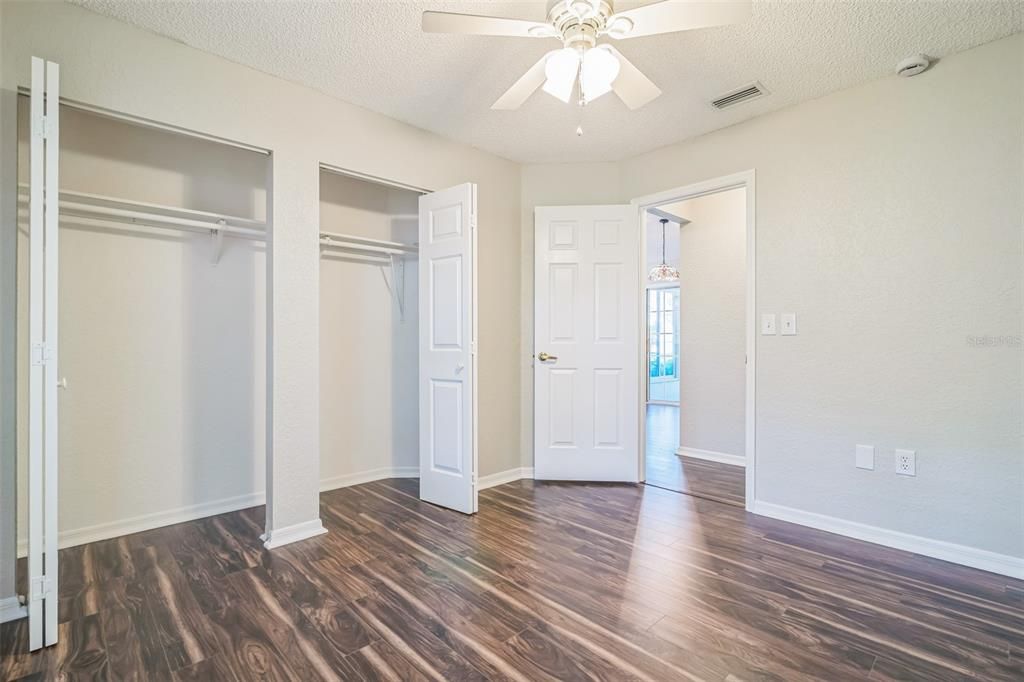 Active With Contract: $199,900 (2 beds, 2 baths, 1232 Square Feet)
