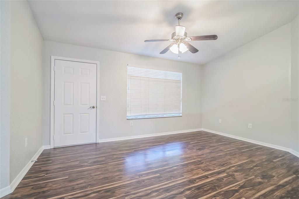 Active With Contract: $199,900 (2 beds, 2 baths, 1232 Square Feet)