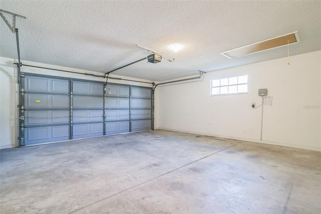 Active With Contract: $199,900 (2 beds, 2 baths, 1232 Square Feet)