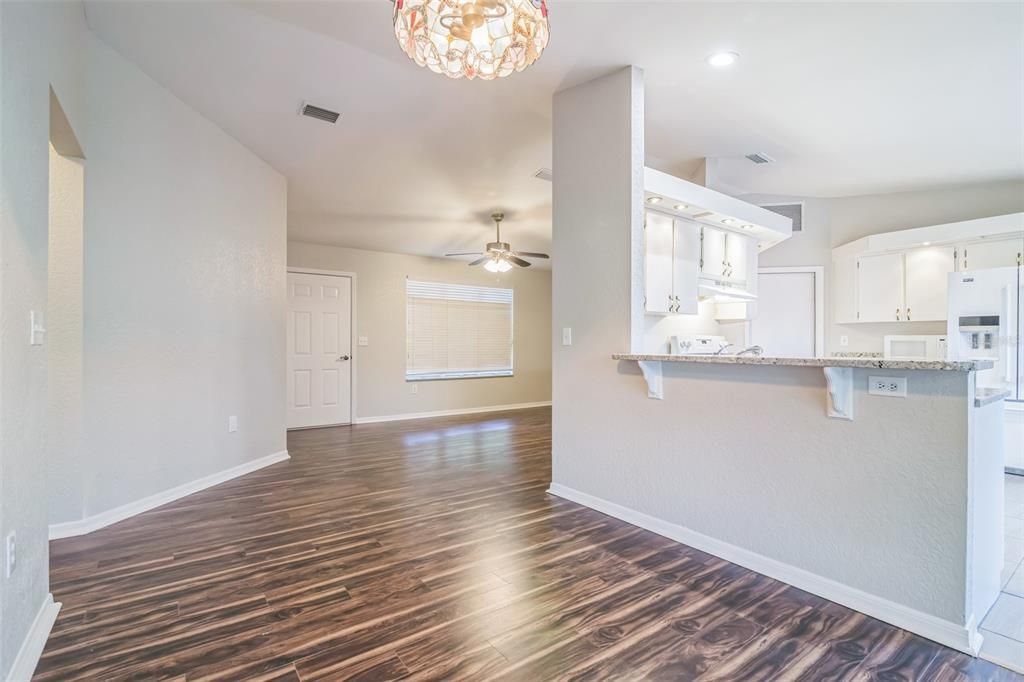 Active With Contract: $199,900 (2 beds, 2 baths, 1232 Square Feet)