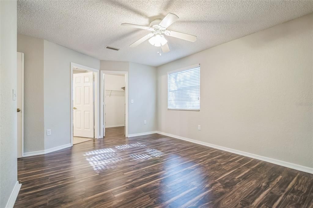 Active With Contract: $199,900 (2 beds, 2 baths, 1232 Square Feet)