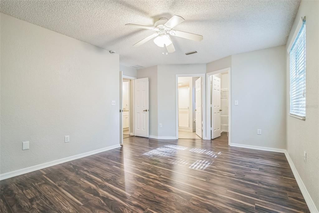 Active With Contract: $199,900 (2 beds, 2 baths, 1232 Square Feet)