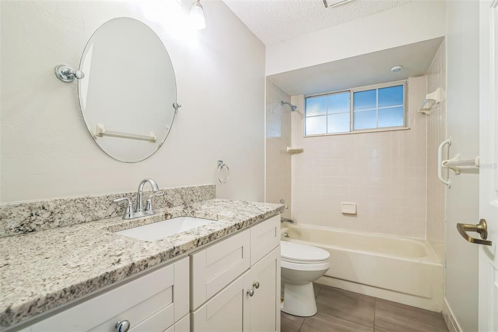 Active With Contract: $199,900 (2 beds, 2 baths, 1232 Square Feet)