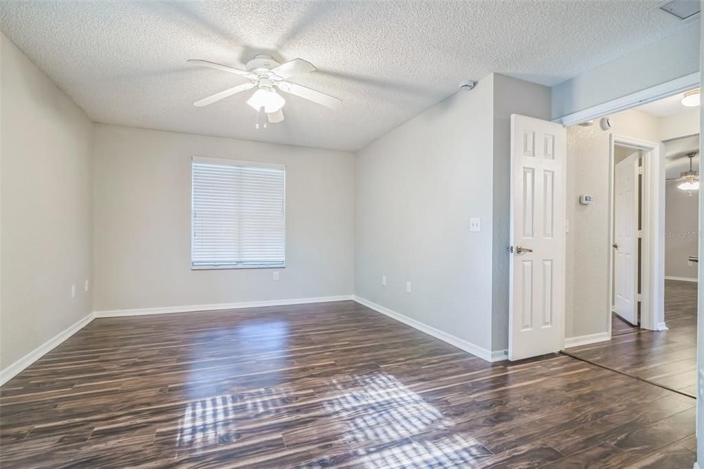 Active With Contract: $199,900 (2 beds, 2 baths, 1232 Square Feet)