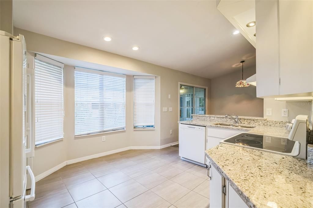 Active With Contract: $199,900 (2 beds, 2 baths, 1232 Square Feet)