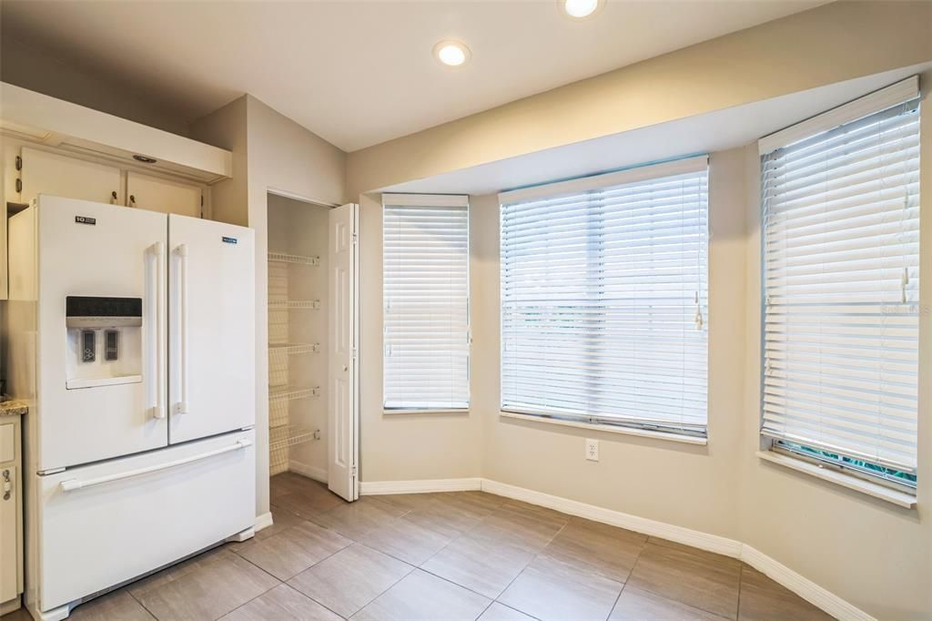 Active With Contract: $199,900 (2 beds, 2 baths, 1232 Square Feet)
