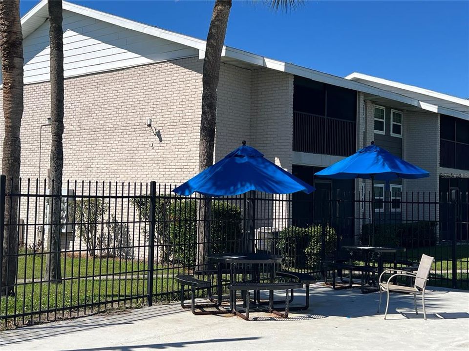 For Sale: $194,900 (3 beds, 2 baths, 893 Square Feet)