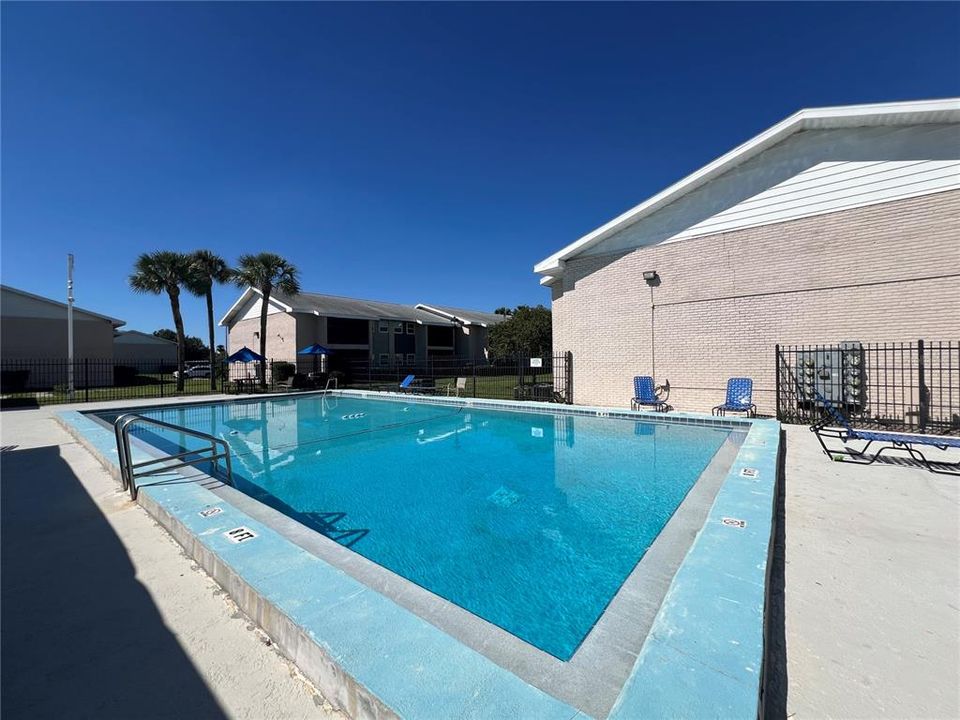 For Sale: $194,900 (3 beds, 2 baths, 893 Square Feet)