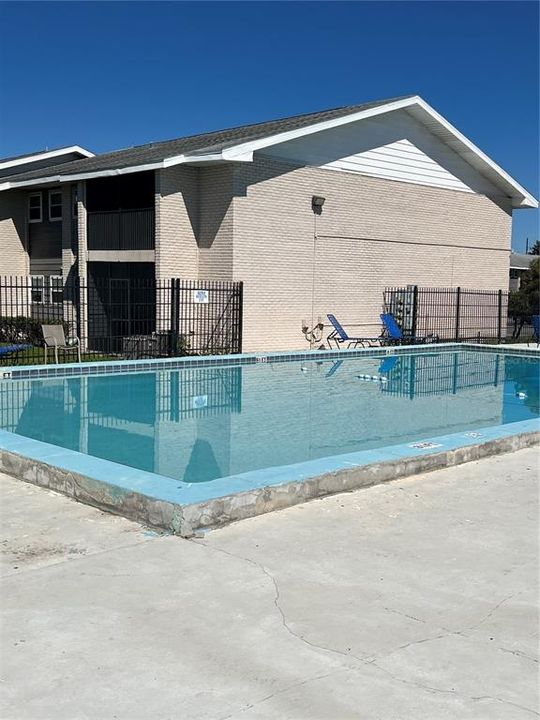 For Sale: $194,900 (3 beds, 2 baths, 893 Square Feet)