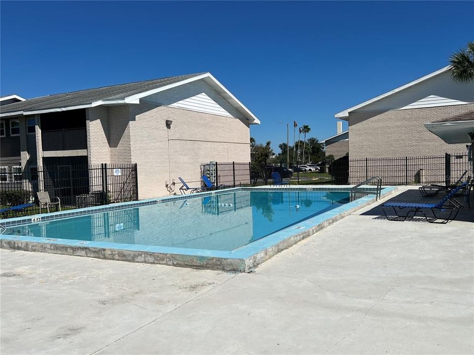 For Sale: $194,900 (3 beds, 2 baths, 893 Square Feet)