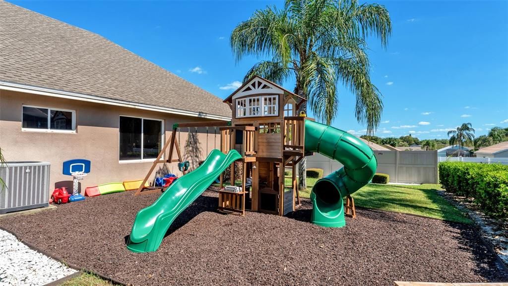 На продажу: $829,900 (4 спален, 3 ванн, 3400 Квадратных фут)