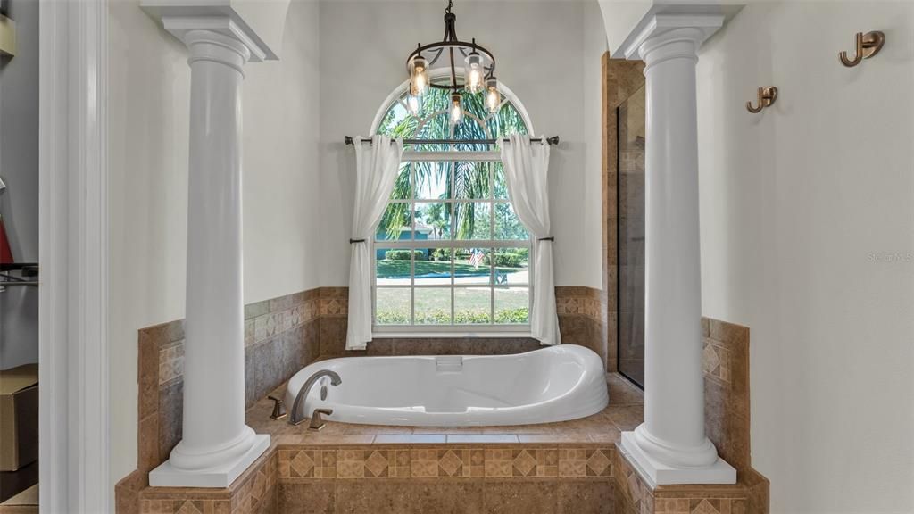 На продажу: $829,900 (4 спален, 3 ванн, 3400 Квадратных фут)