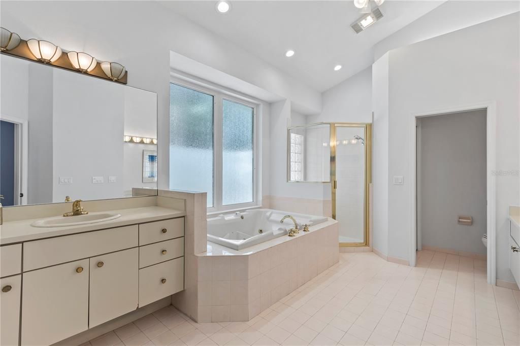 For Sale: $1,550,000 (6 beds, 4 baths, 5019 Square Feet)