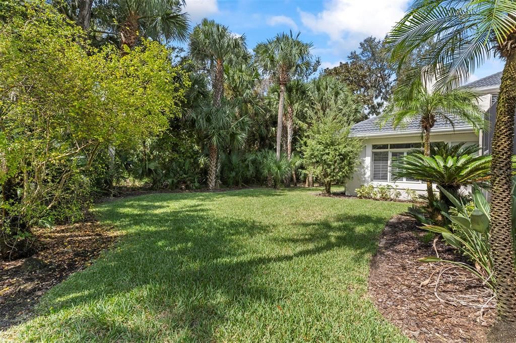 For Sale: $1,550,000 (6 beds, 4 baths, 5019 Square Feet)