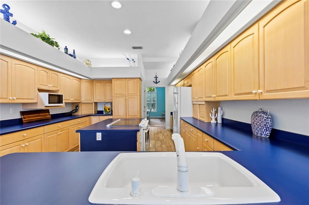 For Sale: $1,550,000 (6 beds, 4 baths, 5019 Square Feet)