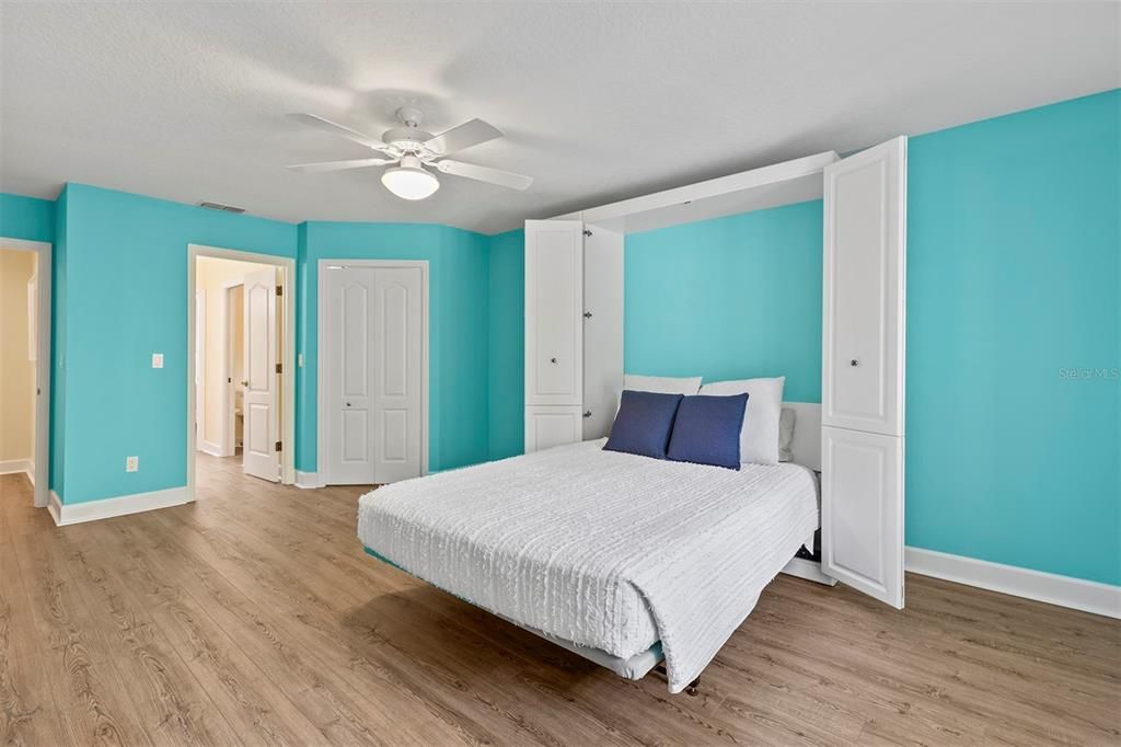 For Sale: $1,550,000 (6 beds, 4 baths, 5019 Square Feet)