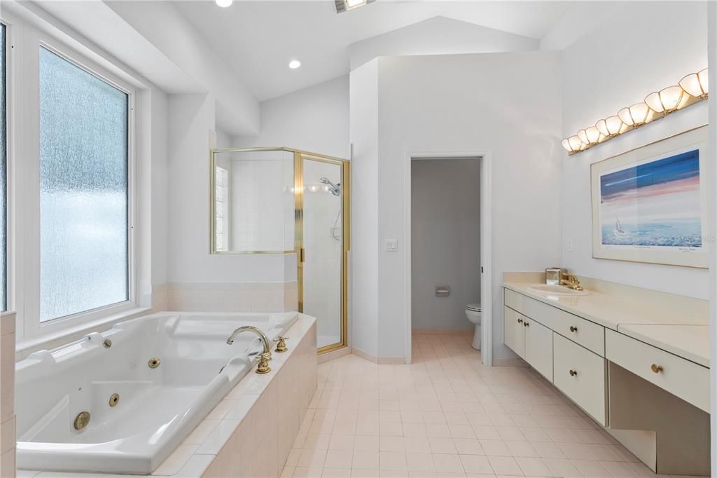 For Sale: $1,550,000 (6 beds, 4 baths, 5019 Square Feet)