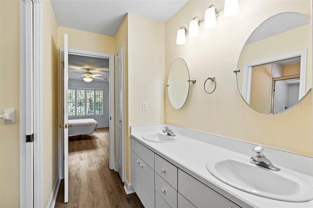 For Sale: $1,550,000 (6 beds, 4 baths, 5019 Square Feet)