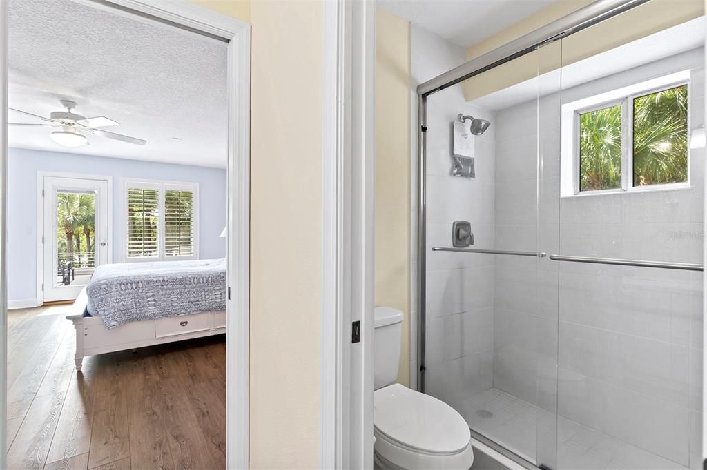 For Sale: $1,550,000 (6 beds, 4 baths, 5019 Square Feet)