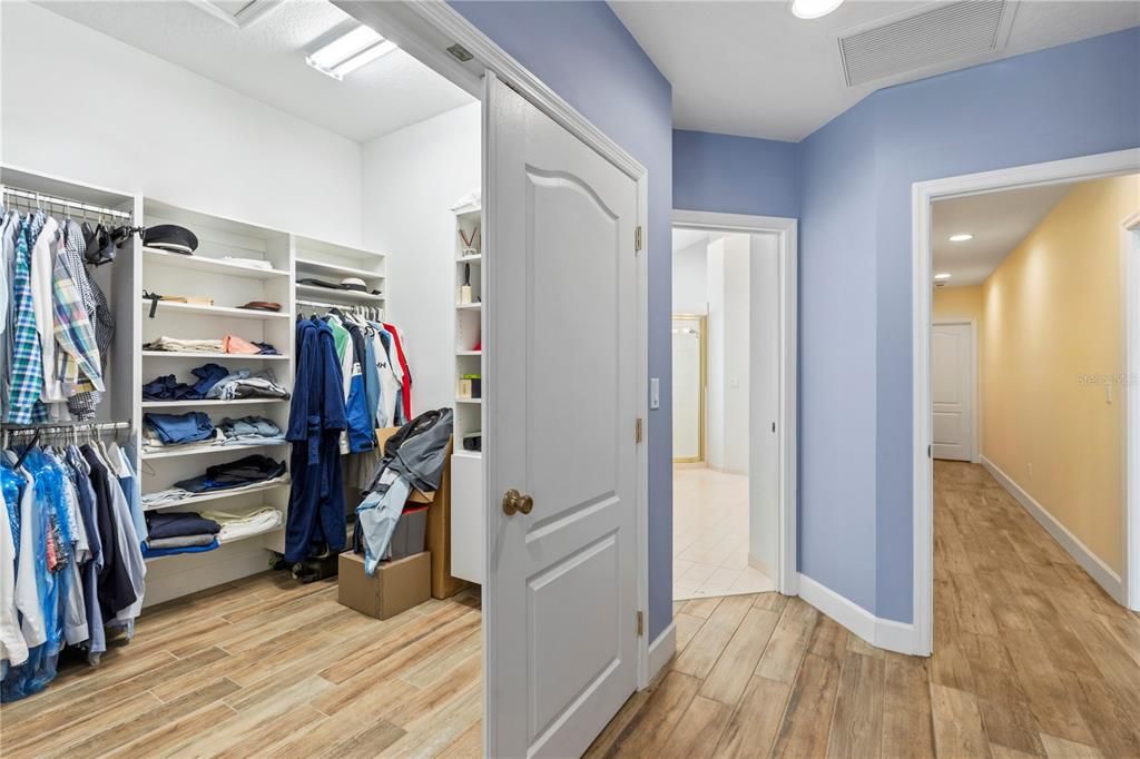 For Sale: $1,550,000 (6 beds, 4 baths, 5019 Square Feet)