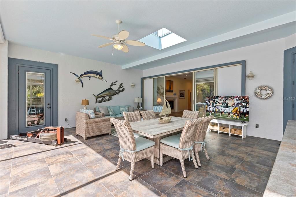 For Sale: $1,550,000 (6 beds, 4 baths, 5019 Square Feet)