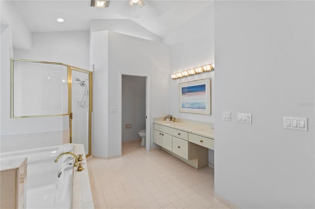 For Sale: $1,550,000 (6 beds, 4 baths, 5019 Square Feet)