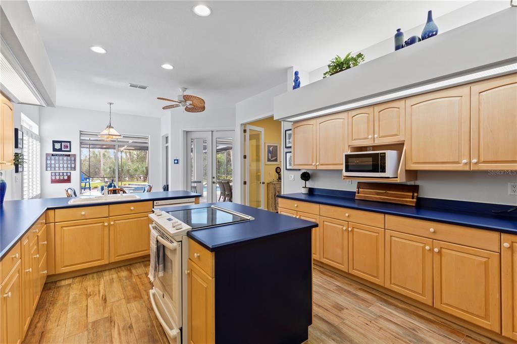 For Sale: $1,550,000 (6 beds, 4 baths, 5019 Square Feet)